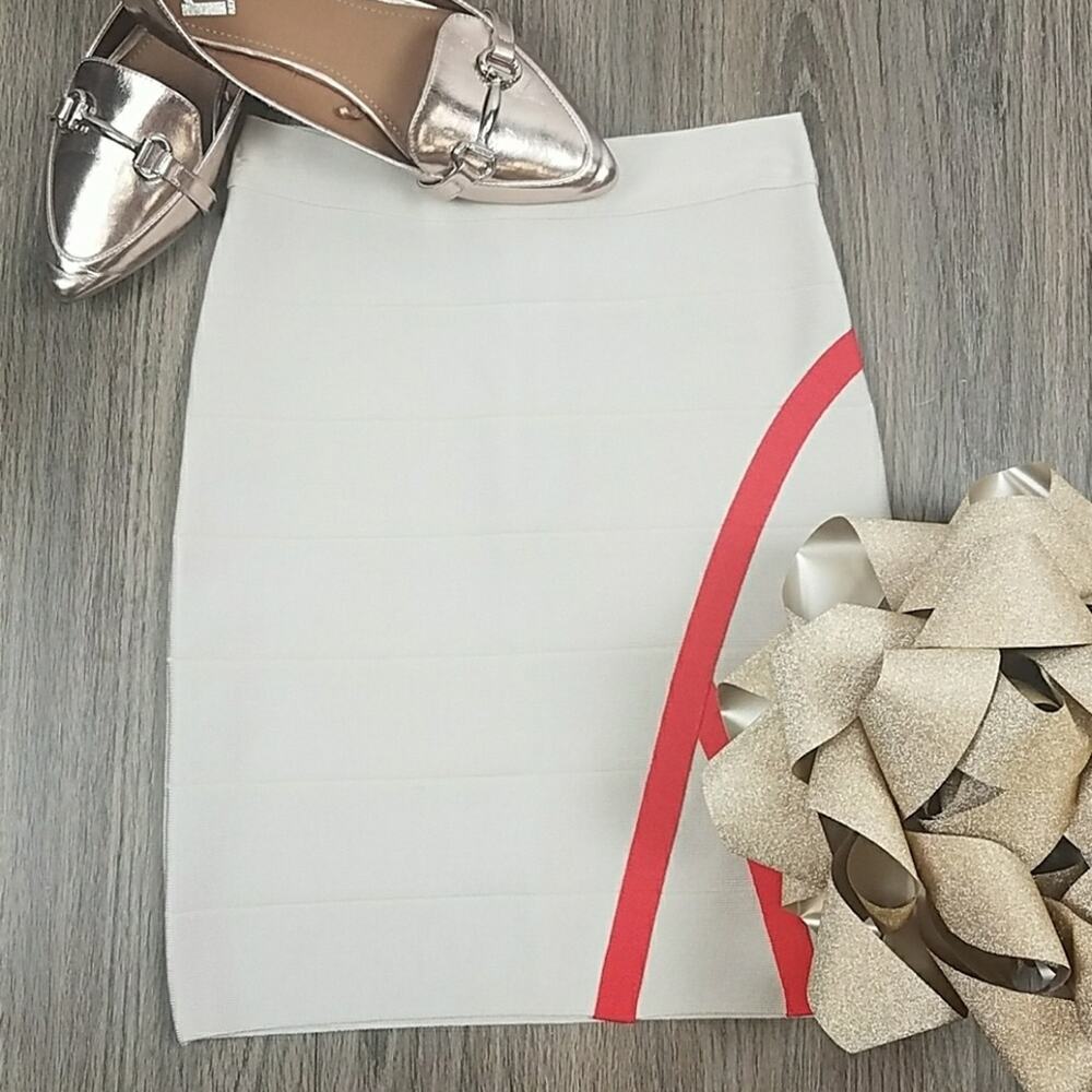 EUC Bebe champagne and red bandage mini zip‎ up skirt XS